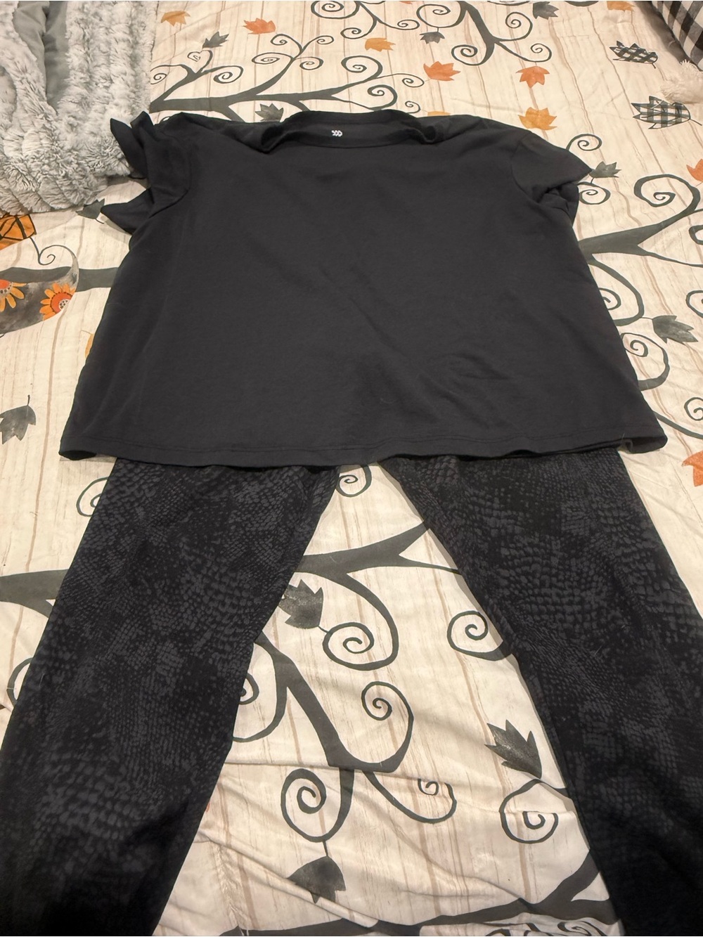 Danskin Medium Leggings. All in Motion Medium Top